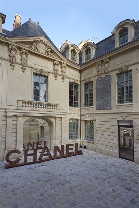 Chanel opens ephemeral boutique in Le Marais, Paris.